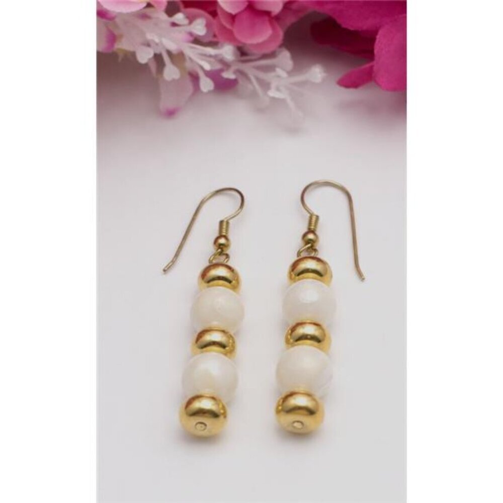 Gold Tone Mother Of Pearl Drop Earrings Cream Bead Dangle 1.5 In